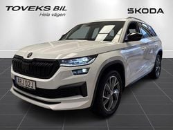 Vit (moon white metallic) Begagnad 2024 Skoda Kodiaq SportLine SUV | 414 900 kr (Bra pris)
