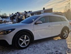 Vit Begagnad 2017 Opel Insignia Country Tourer Kombi | 160 000 kr