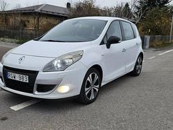 Vit Begagnad 2012 Renault Scénic III Bose Edition Minibuss | 49 500 kr (Superpris)