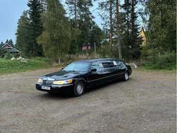 Svart Begagnad 2001 Lincoln Town Car Sedan | 84 995 kr