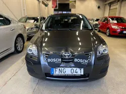 Grå Begagnad 2007 Toyota Avensis Sedan | 39 990 kr (Marknadspris)