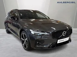 Grå Begagnad 2023 Volvo V60 Plus Kombi | 369 500 kr (Marknadspris)