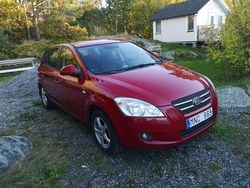 Röd Begagnad 2008 Kia Ceed 4 Halvkombi | 25 000 kr (Bra pris)