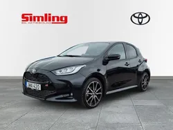 Svart Begagnad 2023 Toyota Yaris Hybrid Sport Halvkombi | 274 900 kr (Marknadspris)