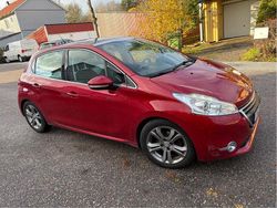 Röd Begagnad 2014 Peugeot 208 Halvkombi | 47 000 kr (Bra pris)