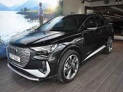 Svart Begagnad 2025 Audi Q4 e-tron S-Line SUV | 649 000 kr