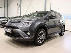 Mörkgrå Begagnad 2018 Toyota RAV4 Hybrid Edition SUV | 274 900 kr (Marknadspris)