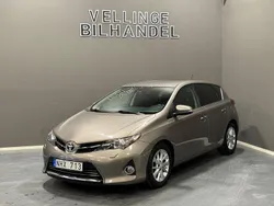 Brun Begagnad 2013 Toyota Auris Executive Halvkombi | 119 900 kr (Dyr)