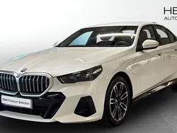 Vit (white) Begagnad 2025 BMW 530e M Sport Sedan | 648 700 kr (Superpris)
