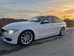 Vit Begagnad 2013 BMW 320 Sedan | 104 900 kr (Marknadspris)