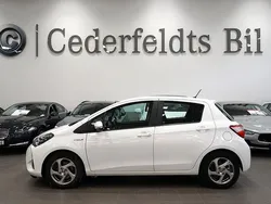 Vit Begagnad 2019 Toyota Yaris Hybrid Active Halvkombi | 139 800 kr (Marknadspris)
