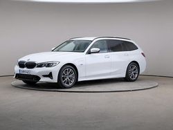 Vit Begagnad 2021 BMW 330e Sport Line Kombi | 279 000 kr (Marknadspris)