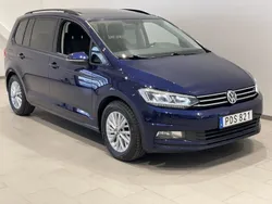 Mörkblå (blå) Begagnad 2017 VW Touran Minibuss | 209 900 kr (Marknadspris)