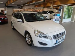 Vit Begagnad 2011 Volvo V60 Momentum Kombi | 119 900 kr (Marknadspris)