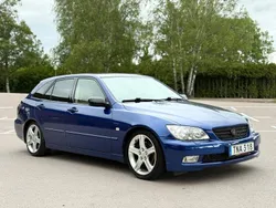 Blå Begagnad 2002 Lexus IS300 Kombi | 100 000 kr