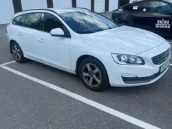 Vit Begagnad 2015 Volvo V60 Kombi | 159 000 kr (Marknadspris)
