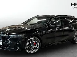 Svart (black) Begagnad 2025 BMW 530e M Sport Kombi | 718 700 kr (Marknadspris)