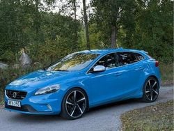 Blå Begagnad 2013 Volvo V40 R-Design Kombi | 159 000 kr (Marknadspris)