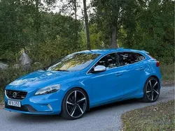 Blå Begagnad 2013 Volvo V40 R-Design Kombi | 179 000 kr (Dyr)