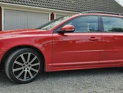 Röd Begagnad 2016 Volvo V70 Kinetic Kombi | 139 000 kr (Marknadspris)