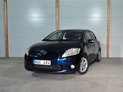 Mörkblå (blå) Begagnad 2012 Toyota Auris Halvkombi | 94 900 kr (Marknadspris)