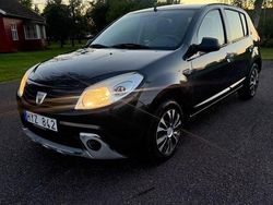 Mörkgrå (grå) Begagnad 2009 Dacia Sandero Halvkombi | 22 900 kr