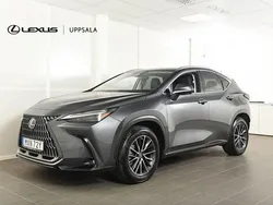 Grå (grå metallic) Begagnad 2022 Lexus NX450h+ Executive Line SUV | 564 900 kr (Marknadspris)