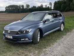 Blå Begagnad 2015 VW Passat Sportline Kombi | 126 000 kr (Marknadspris)