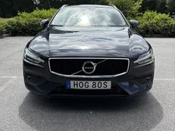 Grå Begagnad 2019 Volvo V60 Momentum Kombi | 249 000 kr (Marknadspris)