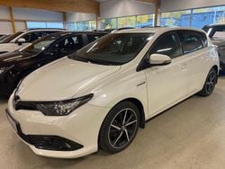 Vit Begagnad 2018 Toyota Auris Hybrid Edition Halvkombi | 179 900 kr (Marknadspris)