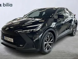 Svart Begagnad 2024 Toyota C-HR Style SUV | 409 900 kr (Marknadspris)