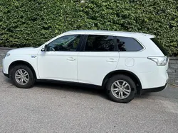 Vit Begagnad 2015 Mitsubishi Outlander P-HEV SUV | 121 000 kr (Marknadspris)