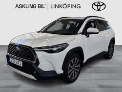 Vit Begagnad 2022 Toyota Corolla Cross Style SUV | 379 000 kr (Marknadspris)