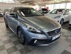 Grå Begagnad 2015 Volvo V40 CC Momentum Kombi | 134 500 kr (Marknadspris)