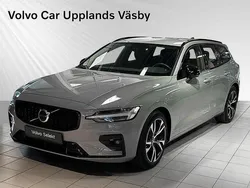 Grå Begagnad 2023 Volvo V60 Plus Kombi | 379 900 kr (Marknadspris)