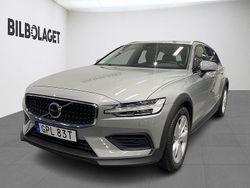 Grå Begagnad 2024 Volvo V60 CC Core Kombi | 384 800 kr (Superpris)