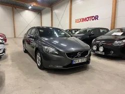 Grå Begagnad 2013 Volvo V40 Kinetic Kombi | 89 900 kr (Marknadspris)