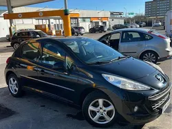 Svart Begagnad 2011 Peugeot 207 Halvkombi | 39 000 kr (Marknadspris)