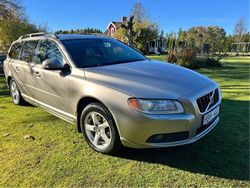 Brun Begagnad 2008 Volvo V70 Momentum Kombi | 45 000 kr (Marknadspris)
