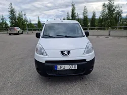 Vit Begagnad 2011 Peugeot Partner Minibuss | 39 900 kr (Bra pris)