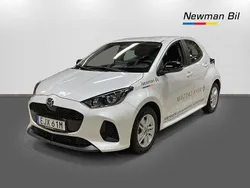 Vit Begagnad 2024 Mazda 2 Exclusive-Line Halvkombi | 234 900 kr (Marknadspris)