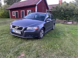 Grå Begagnad 2011 Volvo V50 Momentum Kombi | 45 000 kr (Marknadspris)