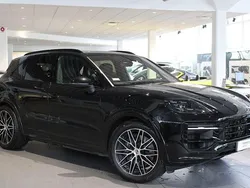 Svart (chromite black metallic) Begagnad 2025 Porsche Cayenne SUV | 1 295 000 kr (Superpris)