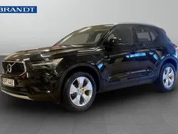 Svart Begagnad 2022 Volvo XC40 Momentum SUV | 269 900 kr (Marknadspris)