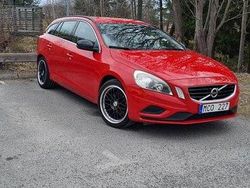 Röd Begagnad 2012 Volvo V60 R-Design Kombi | 119 000 kr (Dyr)