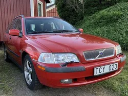Röd Begagnad 2002 Volvo V40 Kombi | 12 000 kr (Marknadspris)