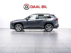 Mörkgrå Begagnad 2023 Toyota RAV4 Hybrid Edition SUV | 399 700 kr (Marknadspris)