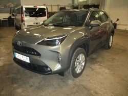 Grön Begagnad 2023 Toyota Yaris Hybrid Active SUV | 284 000 kr (Marknadspris)