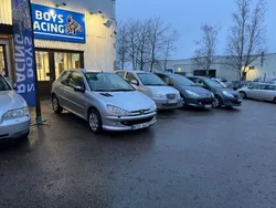 Ljusgrå (grå) Begagnad 2005 Peugeot 206 Halvkombi | 19 900 kr (Marknadspris)