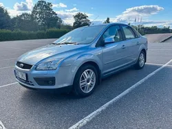 Ljusblå Begagnad 2005 Ford Focus Sedan | 40 000 kr (Marknadspris)